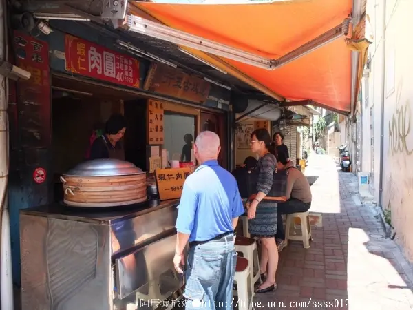 【美食特搜。台南中西區】黃氏蝦仁肉圓。招牌火燒蝦肉圓 現撈現做 數量不定 百年傳承的好滋味        
      