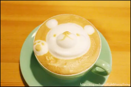 台中美食：52cafe～怎麼捨得喝！超可愛小熊立體拉花咖啡