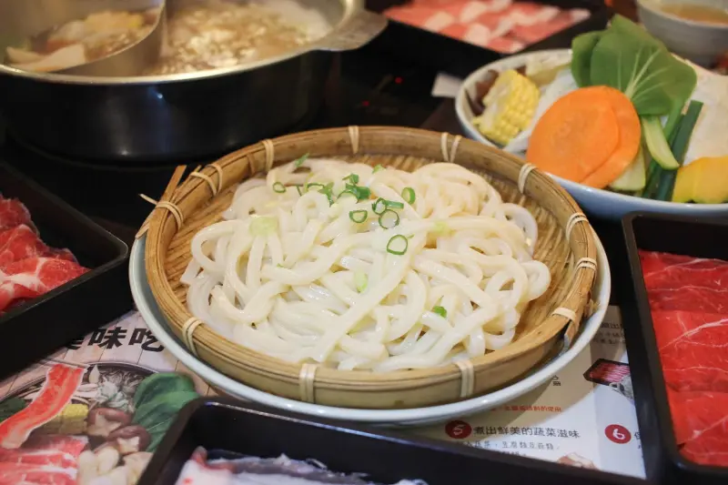 [高雄美食]壽喜燒吃到飽~Momo Paradise(夢時代分店)~
