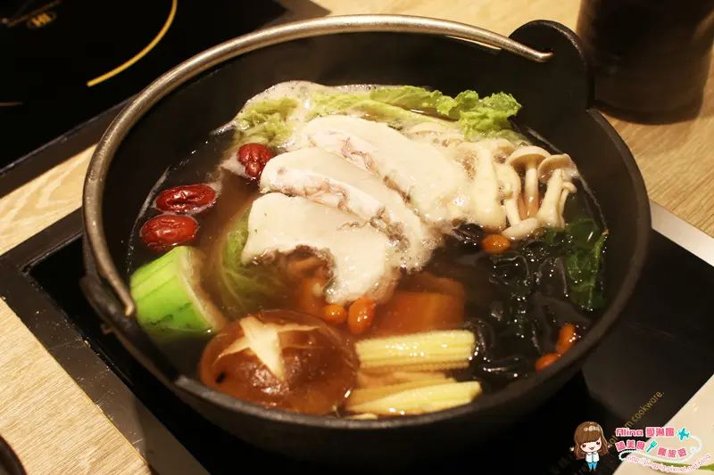 【食記】台北善導寺 Memo慢磨鍋物 鄰近松山文創園區 冬天不可或缺的小火鍋 壽喜燒 藥膳鍋超熱賣