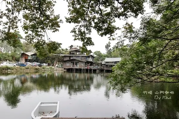 【嘉義旅遊-竹崎】水上人家濃濃懷舊情!美食旅遊景點推薦之戀戀山門咖啡(竹崎景點/竹崎美食/竹崎車站/婚紗拍攝基地/竹崎一日遊/嘉義輕旅行/嘉義一日遊)