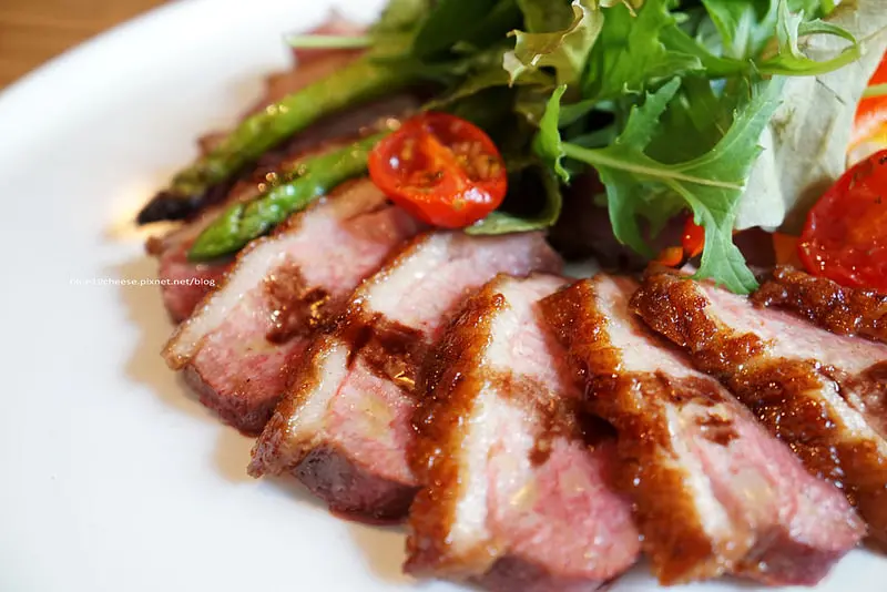 【台中南屯】鹽與胡椒餐館 Salt&Pepper - 隱藏菜單鴨胸和翼板牛排太美味.要訂位喔!