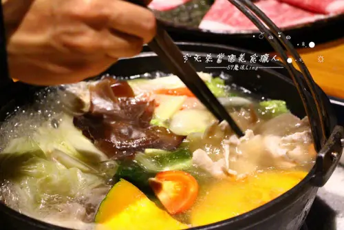 [台中♥西區]暮藏囲炉裏和牛鍋物。吃的一大視覺享受