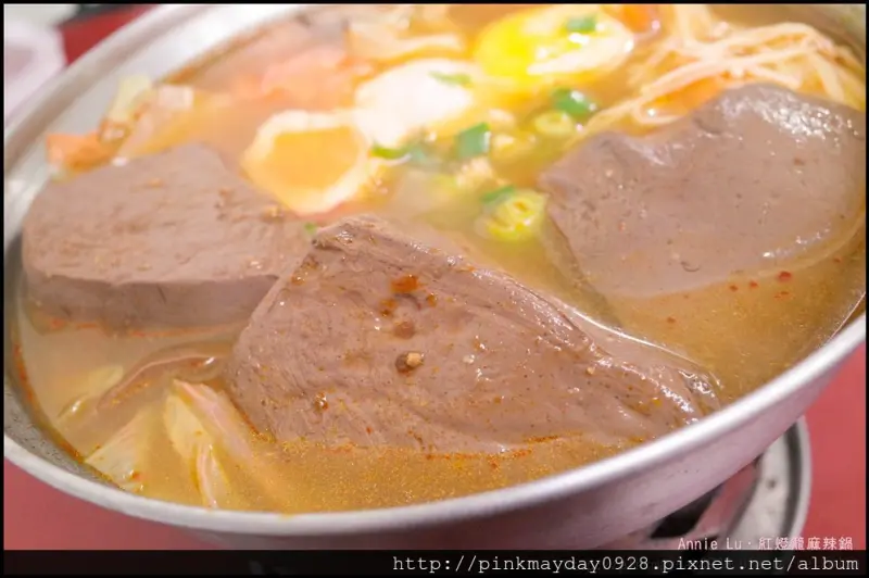 ✿高雄✿ 招牌鴨血跟臭豆腐真的超夠味 還有白飯跟汽水無限量供應 麻辣湯頭也是溫順好喝 ➜ 紅燈籠麻辣鍋
