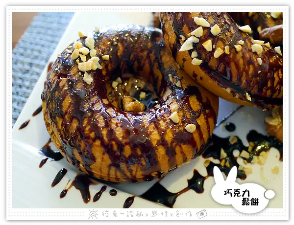 [台南食記] 食下有約‧想法廚房~二訪之改裝了！青醬海鮮燉飯&新疆椒麻火鍋&巧克力鬆餅&伴手禮巧克力塔/奶酪！