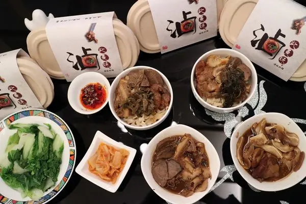 全台網購=<吃飽>【食下有約-牛肉/豬肉滷拌麵】乘載著家的記憶，將宛如現煮現滷的美妙滋味給拌到你心裡，入到你喉裡＊宅配美食推薦！＊團購美食推薦！＊乾拌麵推薦=