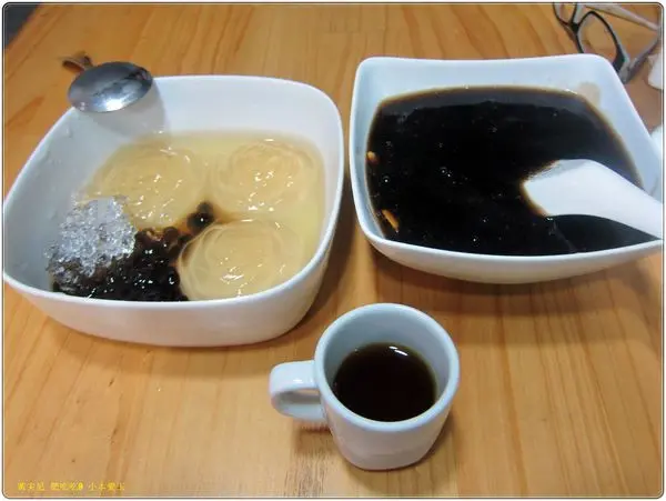 高雄楠梓區=<試吃>小本愛玉 ~享受熱呼呼冷冰冰的創意傳統甜點=