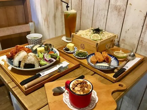 【新北｜頂溪站】A day 日日村＿永和仁愛公園文青復古食堂＿噴汁唐揚炸雞讓人情不自禁的吮指回味