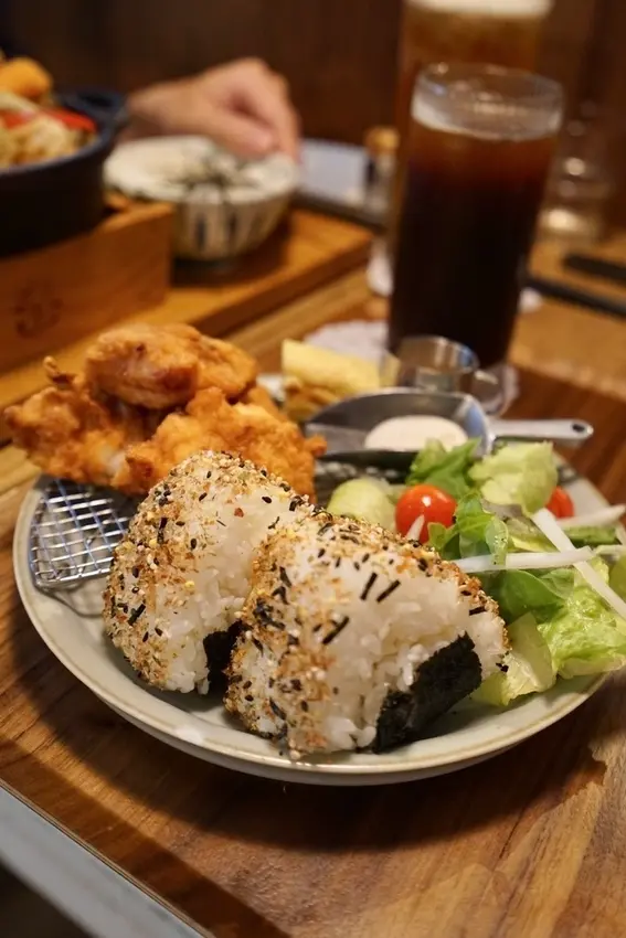 日日村咖啡食堂－超人氣唐揚炸雞定食，日系復古鄉村風早午餐，新北永和人氣早午餐推薦