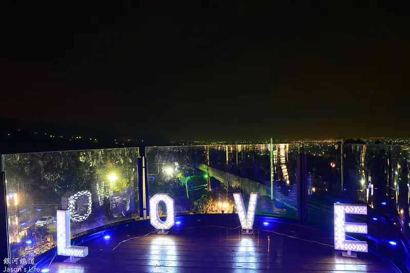 【彰化│美食】彰化夜景景觀餐廳推薦，新建展望台，看著高鐵急駛而過，為夜景抹上一絲光影。銀河鐵道望景餐廳