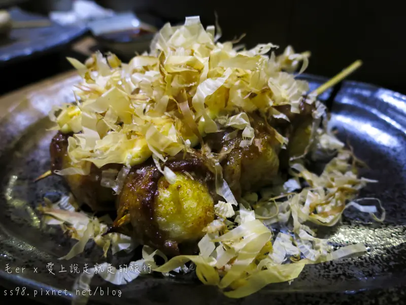 台北食記【捷運中山國中站】《老貳樓小料理居酒屋(龍江店)》　中山區懷舊風日本居酒屋　創意家庭料理　串烤