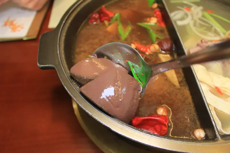 【高雄美食】聚梧桐臻品麻辣鍋物（二訪）可以喝的麻辣湯鍋，聚餐推薦。