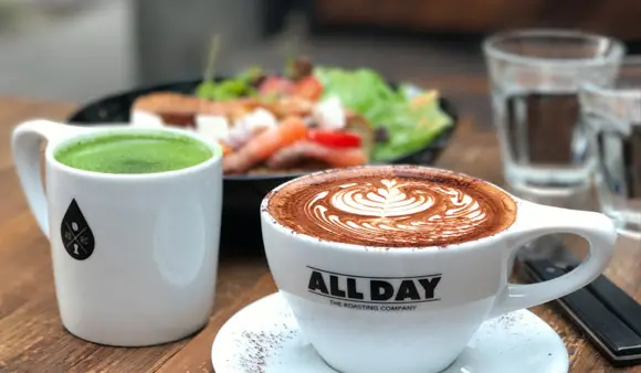 民生社區咖啡廳｜美到可坐一整天❤慢活「all day roasting company」：工業風咖啡廳 挑高空間@捷運南京三民站(不限時、有wifi、有插座)