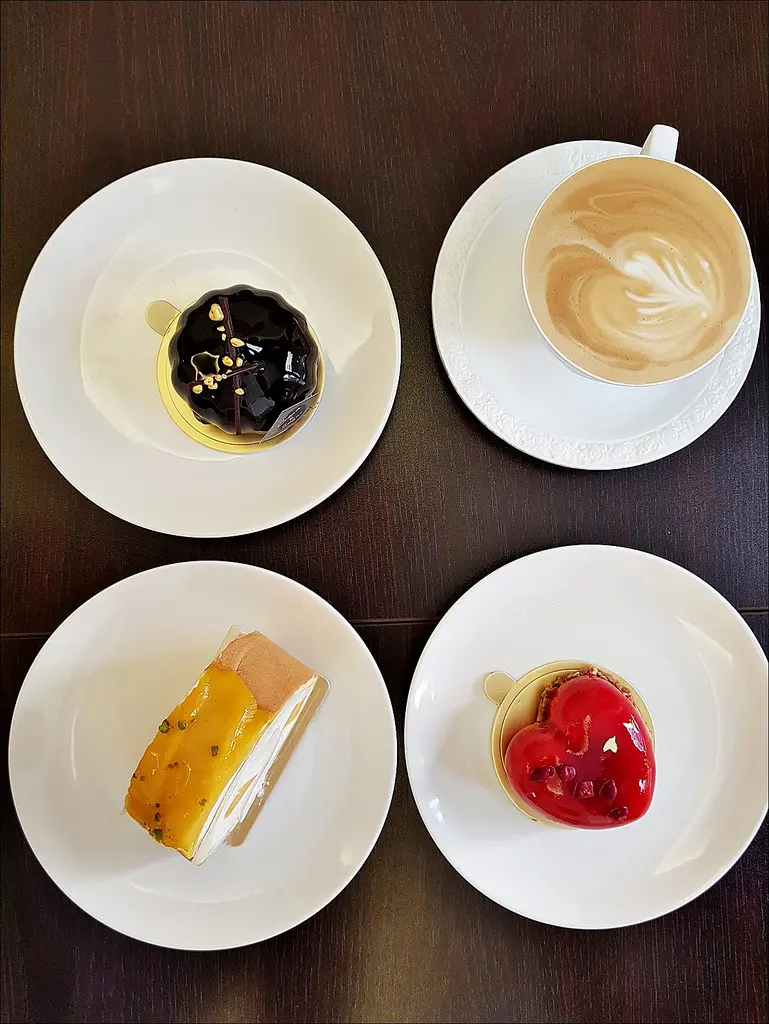 [台中] 甜忌廉甜點店 廣三SOGO旁咖啡甜點下午茶 口味不錯假日限兩小時