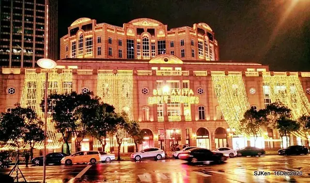 2020台北聖誕街景(五)Bellavita寶麗廣場「2020白雪森林璀燦聖誕季」 --- 洋溢北歐異國風情的夢幻雪屋、波希米亞玻璃屋與璀燦步道燈飾。