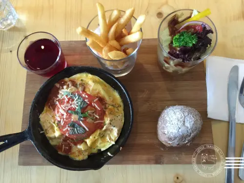 台中 西區。丹調 Simple Dan -小鐵鍋嫩蛋早午餐 好吃推薦!