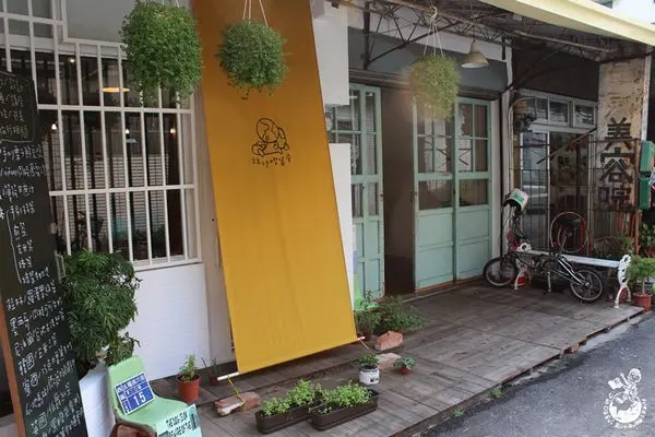 【台中。飲】旅行喫茶店 // 激推給身為旅人的旅行好店