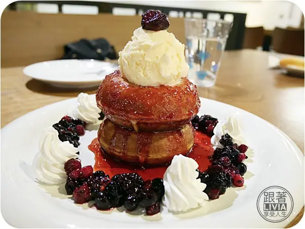 美食。餐廳│ 台北大安區 台電大樓捷運站 師大商圈美式 DOT dot 點點食堂 早午餐/美式料理/創意料理/甜點/漢堡 ❤跟著Livia享受人生❤