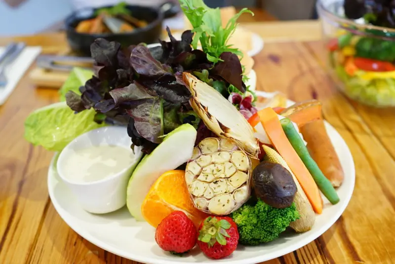 台南美食。光合箱子早午餐，一次吃滿十幾種蔬菜，讓自已行光合作用，手沖咖啡超水準，加價購一定值得。