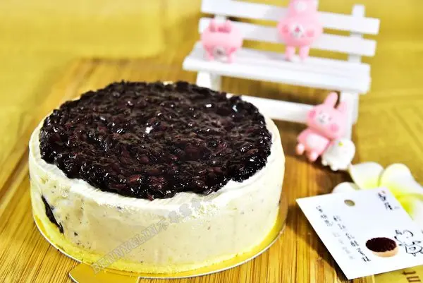 [台中西屯區美食]朝馬秋紅谷旁的乳酪蛋糕專賣，就愛濃郁又冰涼的這一味 -- 杏屋乳酪蛋糕