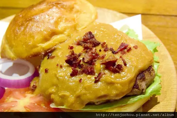 花花，甲飽沒【台北食記】師大 Road Runner超銷魂花生醬牛肉堡