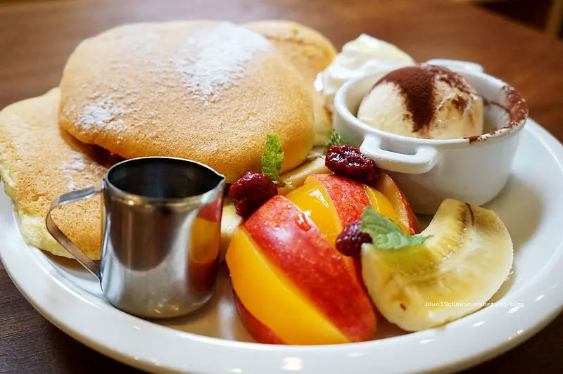 【台中南屯】於光Solar table - 料理現點現做.唐揚雞肉和日本名店風味熱煎餅表現不錯.新鮮有加分.適合家庭朋友聚餐.試賣期間打卡9折