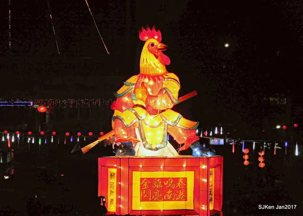  (南港車站/高鐵/南港捷運三合一周邊景點)「2017台北燈節南港燈區」(2-2)--- 喜迎金雞慶豐年，東方生肖西方童話映福光! 