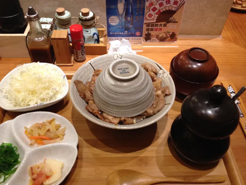 [台中 美食] 備長乂天日本燒肉定食專門店，炭火香濃郁的丼飯的美味等級應該要列入~就算到逢甲也要坐下來吃 Part III