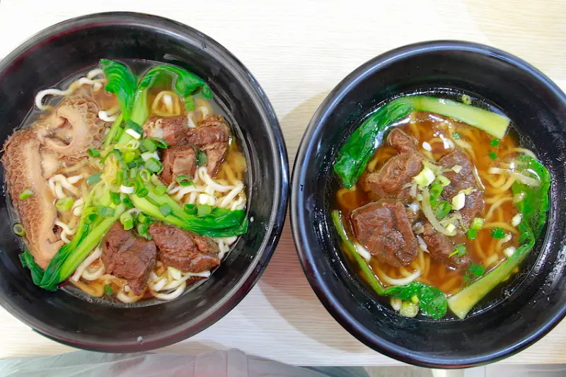 吃。高雄|左營區| 來自台中牛肉麵店，專賣牛肉相關料理，「清一色牛肉麵-富國明誠店」。