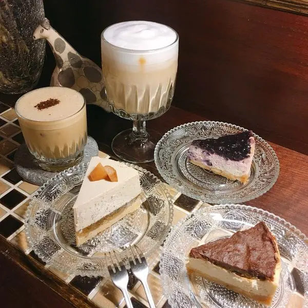 食記 宜蘭美食 / 咖啡廳 頸鹿先生 推開門後的小秘境 舒適放鬆小巧咖啡廳 ♡愛亂吃女孩日記♡