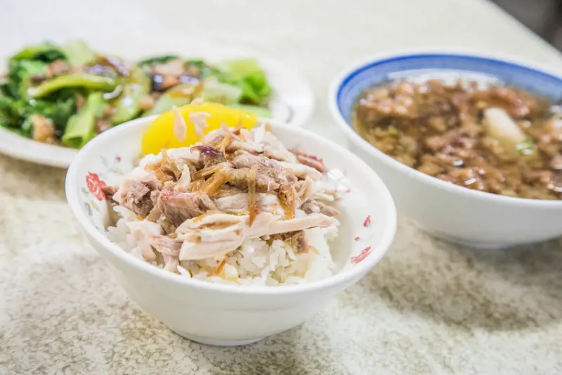 [嘉義西區]聽說雞片飯很好吃！？Google評論4.2分超人氣火雞肉飯！阿溪火雞肉飯 - 大手牽小手。玩樂趣