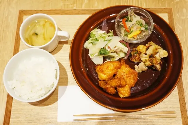 Cafe & Meal MUJI 台北阪急店 台灣，無印良品開餐廳囉！