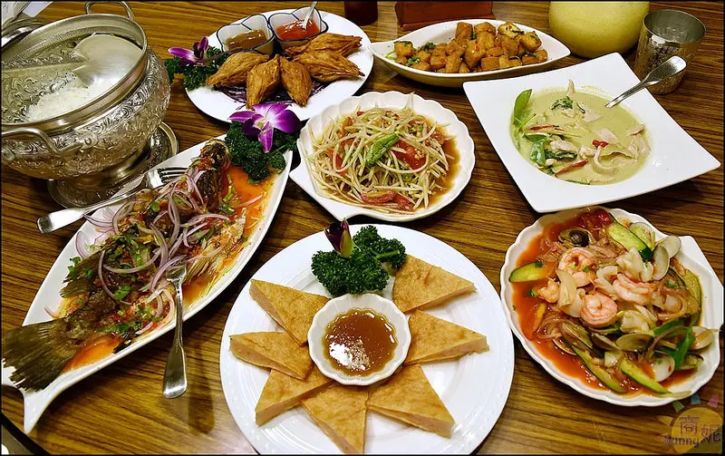 台中高人氣平價泰式料理。曼谷皇朝。緬甸華僑開的道地南洋風味餐廳。菜色多平價路線經常客滿@sunny吃喝遊樂