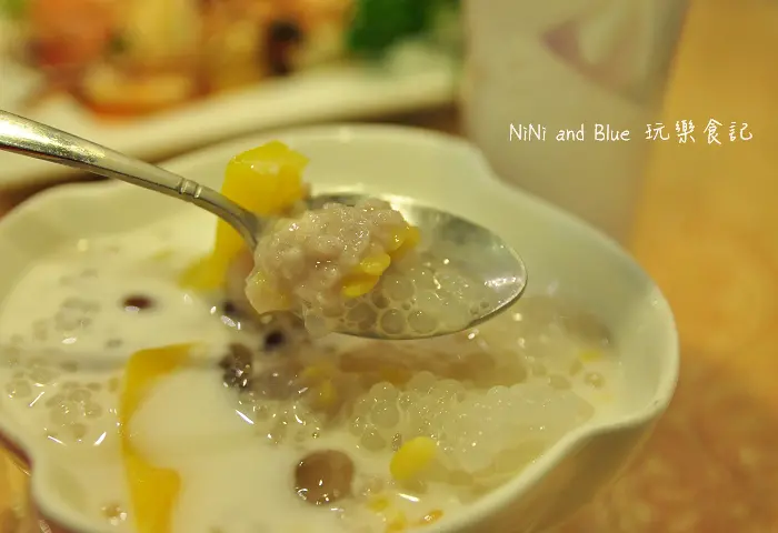 【台中】曼谷皇朝泰式料理，泰式八寶摩摩喳喳名副其實的豐富配料，好吃的亞答枳+波蘿蜜果乾。泰式年菜預訂中，獨立包廂，素食泰式料理