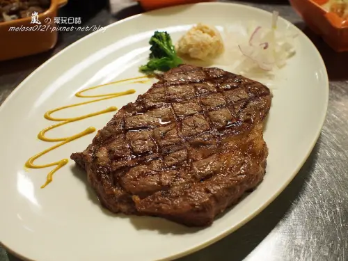 【台北】厚實大塊原汁原味的超越原味炭烤牛排 景美萬隆捷運美食系列