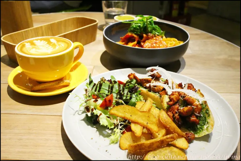 [ 信義安和站美食 ] Fabrica椅子咖啡～咖啡店也有美味餐點，還能享受融入生活中的工藝與設計（內附新菜單）