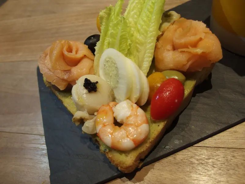 置頂 ▋Fabrica 椅子咖啡。每一張都是經典椅 就來坐著坐著吃分子料理▋