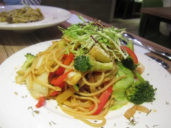 偶爾吃素 : 溫暖手作蔬食,營養豐富又美味              