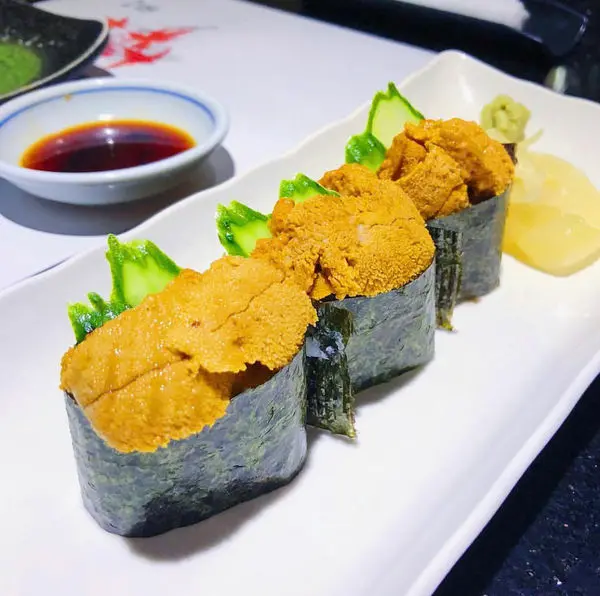 [台北日式]海膽大塊新鮮又美味/東區老字號日本料理「三牛日本料理」鮭魚卵/海膽/大蝦/星鰻/比目魚/和牛/烤魚/蒸物/握壽司