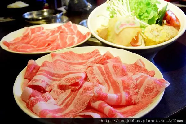 花花，甲飽沒【台北食記】東區 亞都迷你火鍋 排隊有理!平價cp值爆高