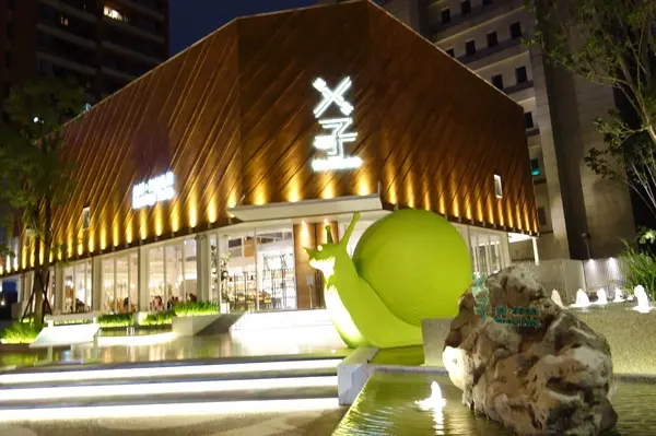 1031125[禮官三小愛台灣]台中市西屯區叉子ㄨ子X子輕井澤新品牌挑高大空間有沙坑可玩耍現做美食拍照的好所在市議會旁