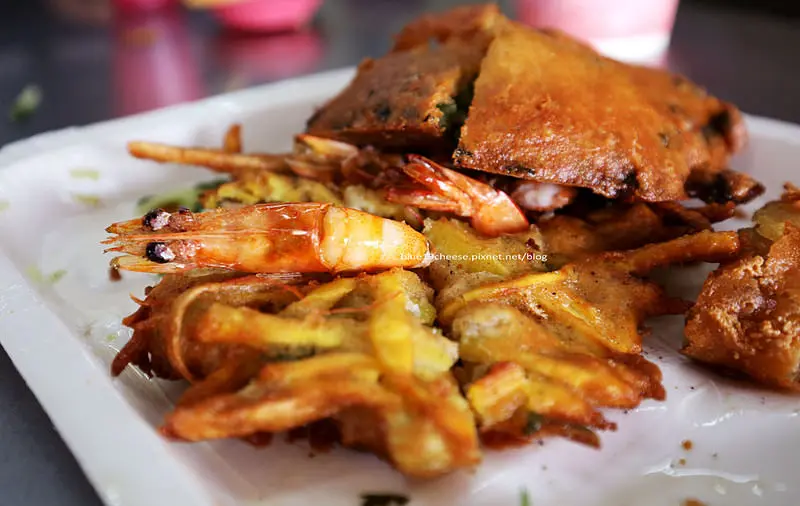 【台中霧峰】古早味蚵嗲.挫冰 - 激推鮮蝦炸餅.炸米糕和炸絲瓜也不賴.不然燒肉也順便.達江滿担仔麵隔壁