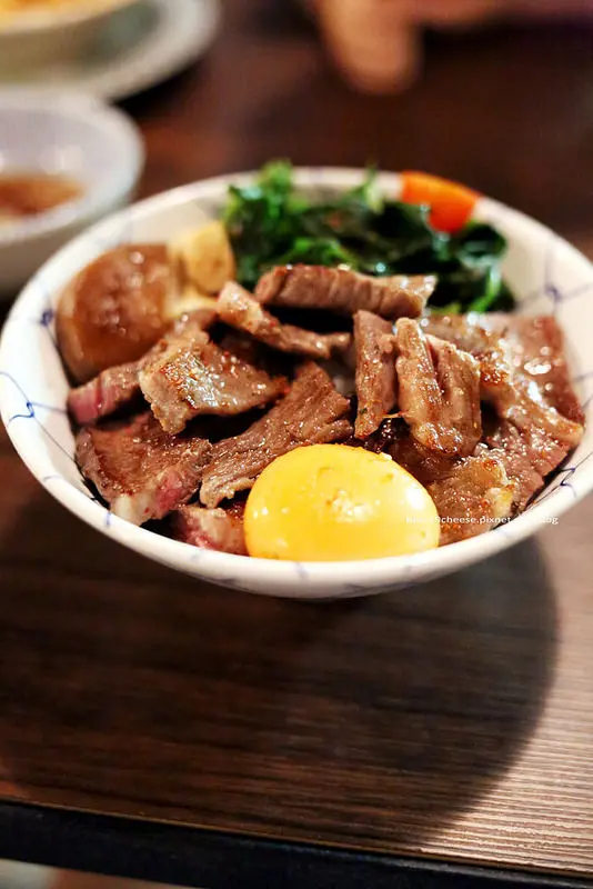 【台南東區】勝利路西‧B - 預約制.個性店家.Lorweii特色商品.牛排丼滿有誠意的