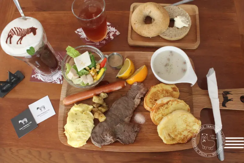 台中 西區。Zebra Walking Cafe 斑馬散步咖啡-巷弄內的低調早午餐 滿滿的班馬陪你用餐