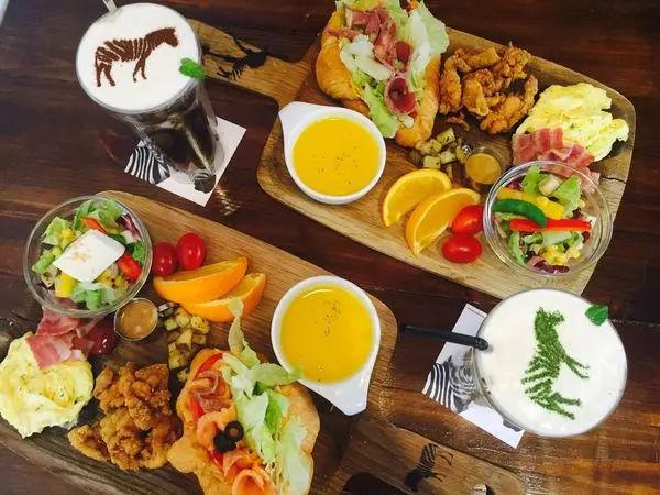 台中✿Zebra Walking Cafe 斑馬散步咖啡✿ 透天老屋早午餐 ! 乾燥花與木頭交織出的質感氛圍~