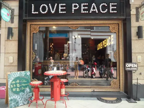 【台中西屯．下午茶】Love Peace Cafe ☆ 手工造型卡通馬卡龍 ☆ 甜而不膩多種選擇        
      