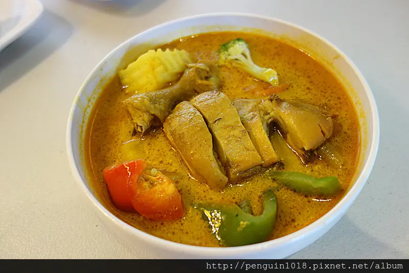 【台中】屋台二本；超特別的外帶小店，特製湯咖哩搭配日式飯糰美味又暖胃！主打方便上班族外帶取餐。(台中美食/湯咖哩/外帶店)