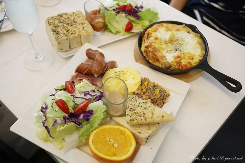 【No.5 Cafe】信義區。假日就該享受豐盛早午餐．季節限定草莓鬆餅！女孩的平價奢華下午茶♥（近市府站／松菸）