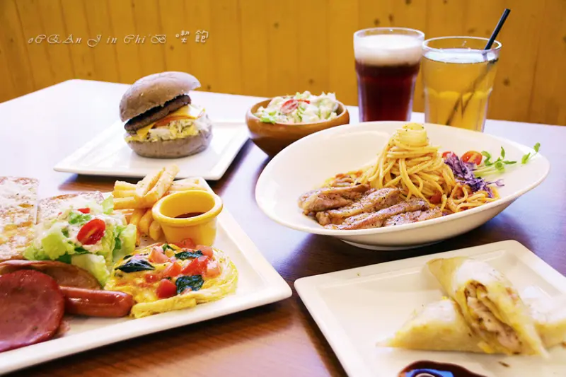 喫飽Chi Burger-土城立德店-土城早午餐推薦-兼顧美味與創意的超澎湃餐點，黑漢堡、嫩煎雞腿排義大利麵~激推