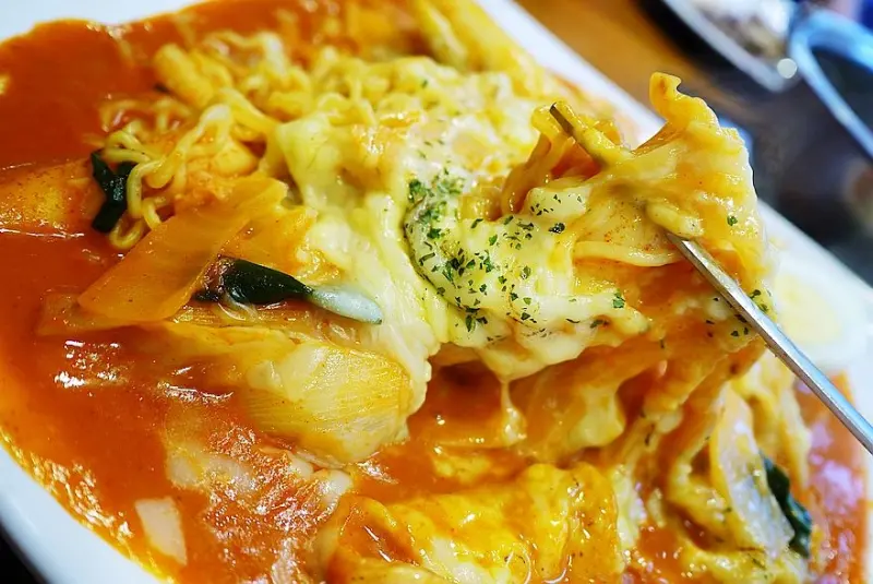 【台北】東區 一道氏燉雞일도씨찜닭 韓國直營、台灣總店的人氣美食‧起司燉雞、起司辣炒年糕(捷運忠孝敦化站)♥